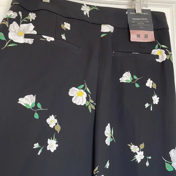 Banana Repulic, Black Floral, Wide Leg Pants, Size 12 Long - Picture 7 of 11